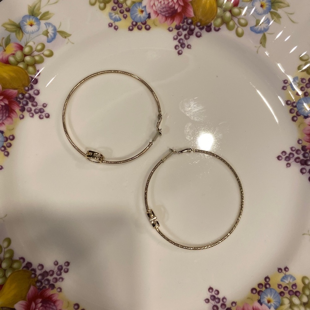 EUC * Guess Jeans * Gold Tone Textured Crystal Hoop Earrings